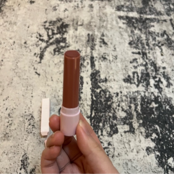 Kylie Cosmetics Tinted Butter Balm she’s lovely - Picture 5 of 10